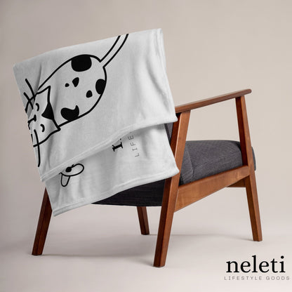    neleti.com-cat-blanket-in-whisper-color